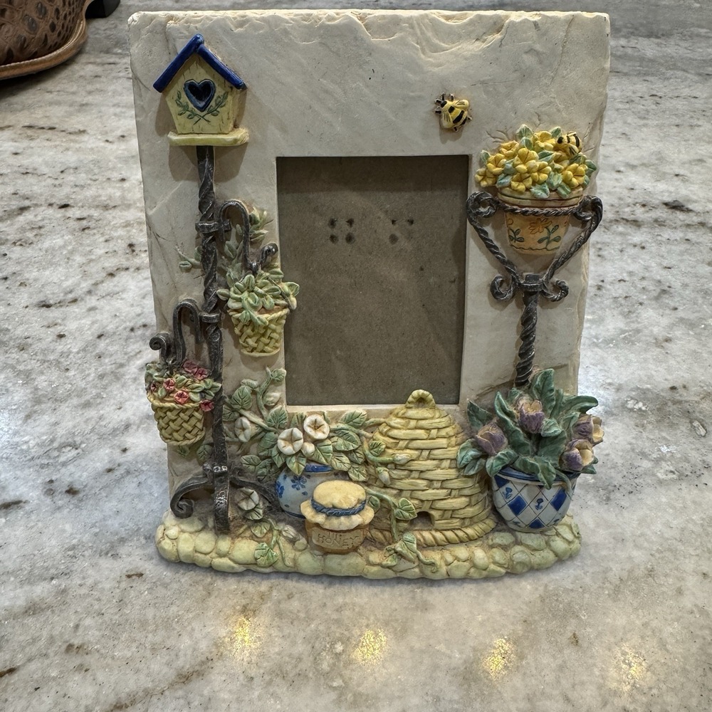 VTG Bee Garden Picture Frame Honey Pot Resin 5.5x6.5 Photo Cottage Birdhouse 3D